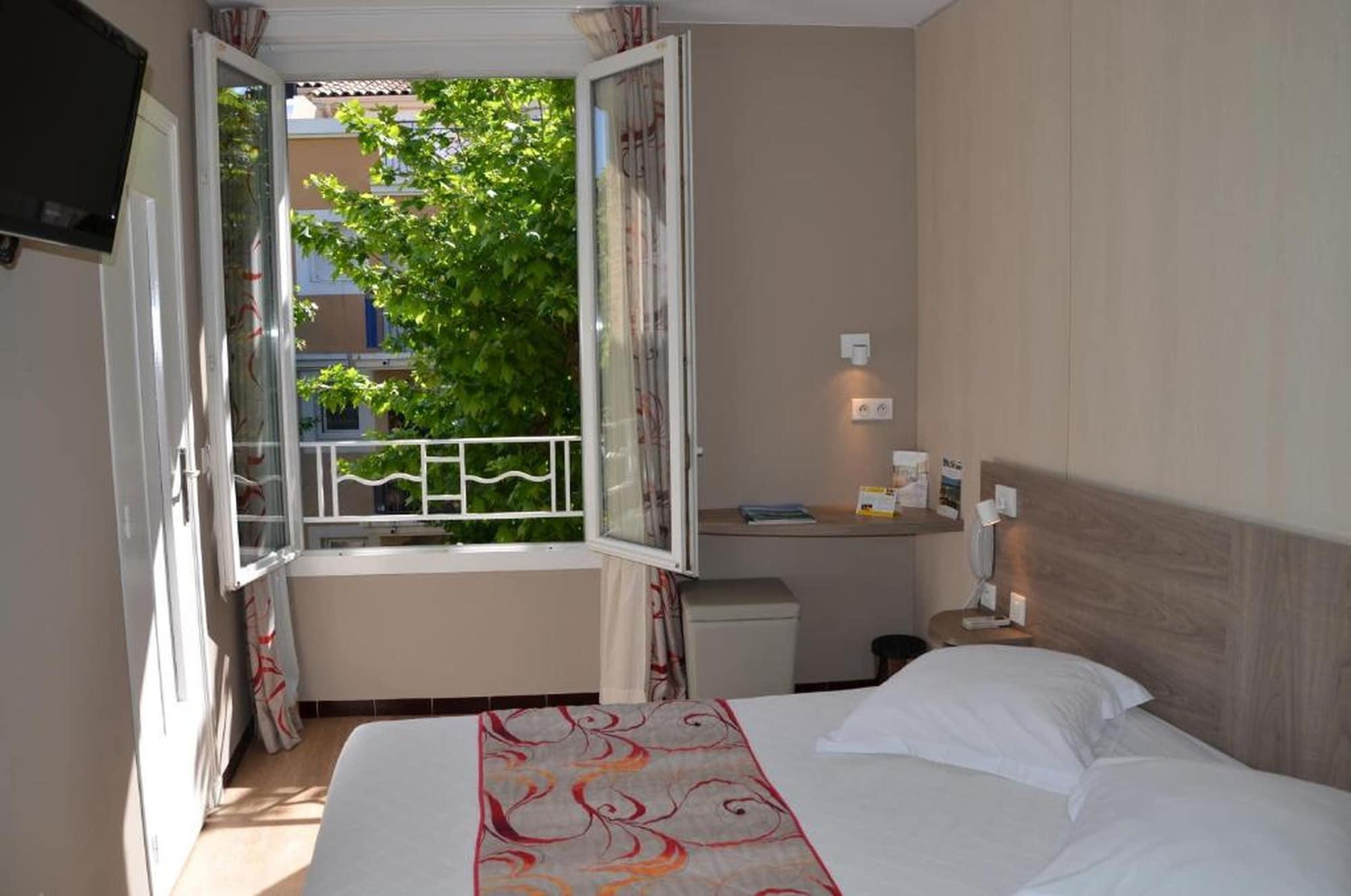 Brit Hotel Confort Le Revest Sainte-Maxime Kültér fotó