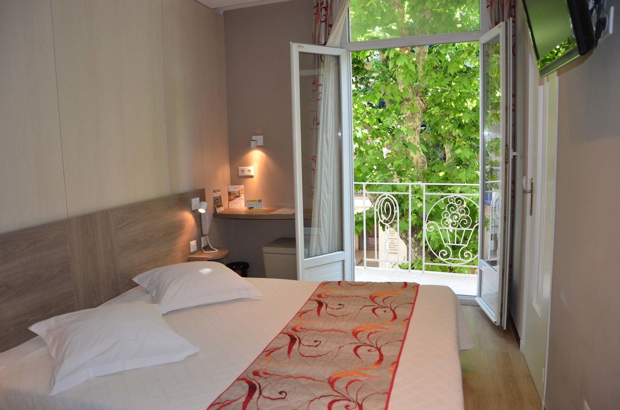 Brit Hotel Confort Le Revest Sainte-Maxime Kültér fotó