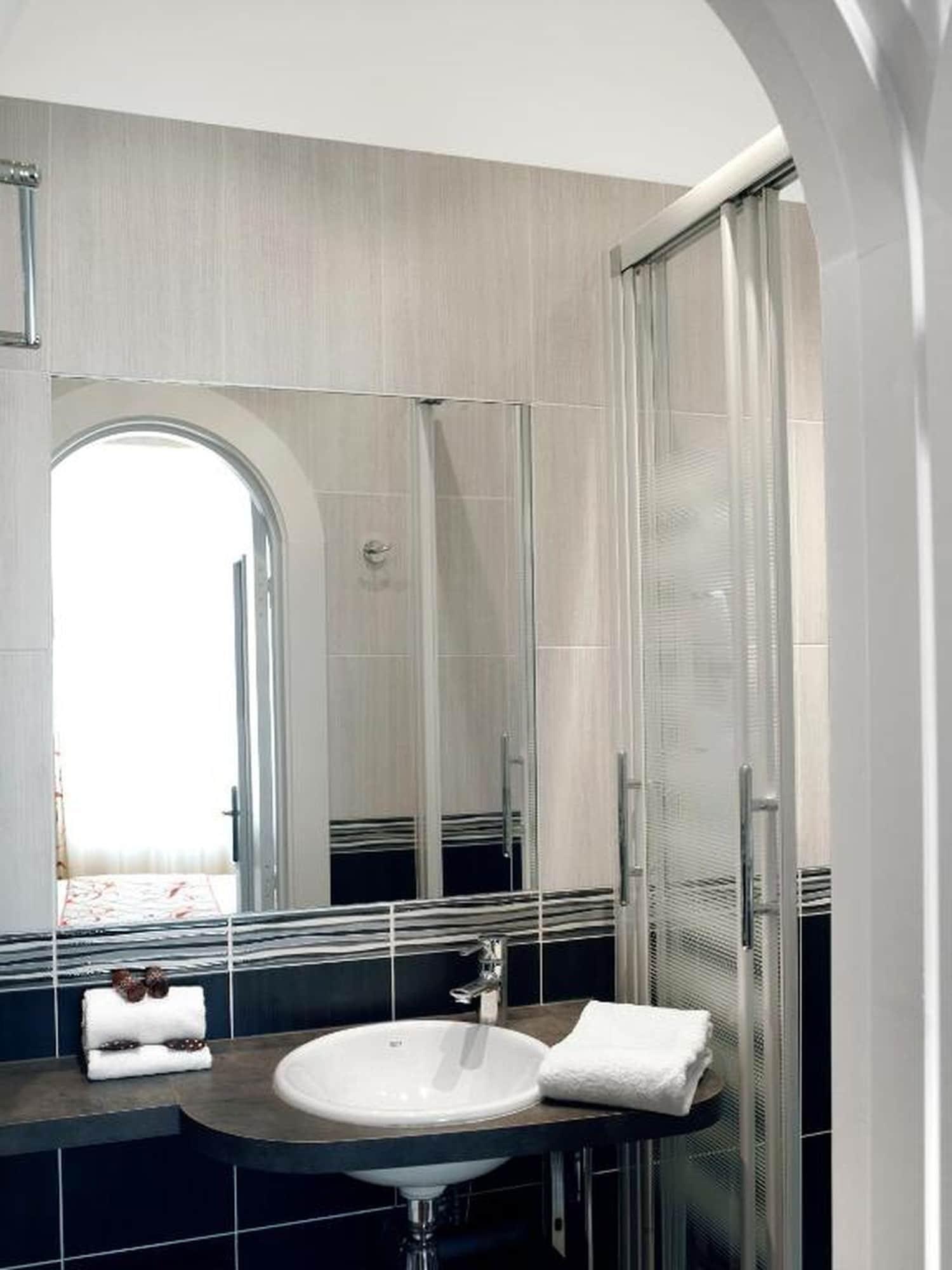 Brit Hotel Confort Le Revest Sainte-Maxime Kültér fotó