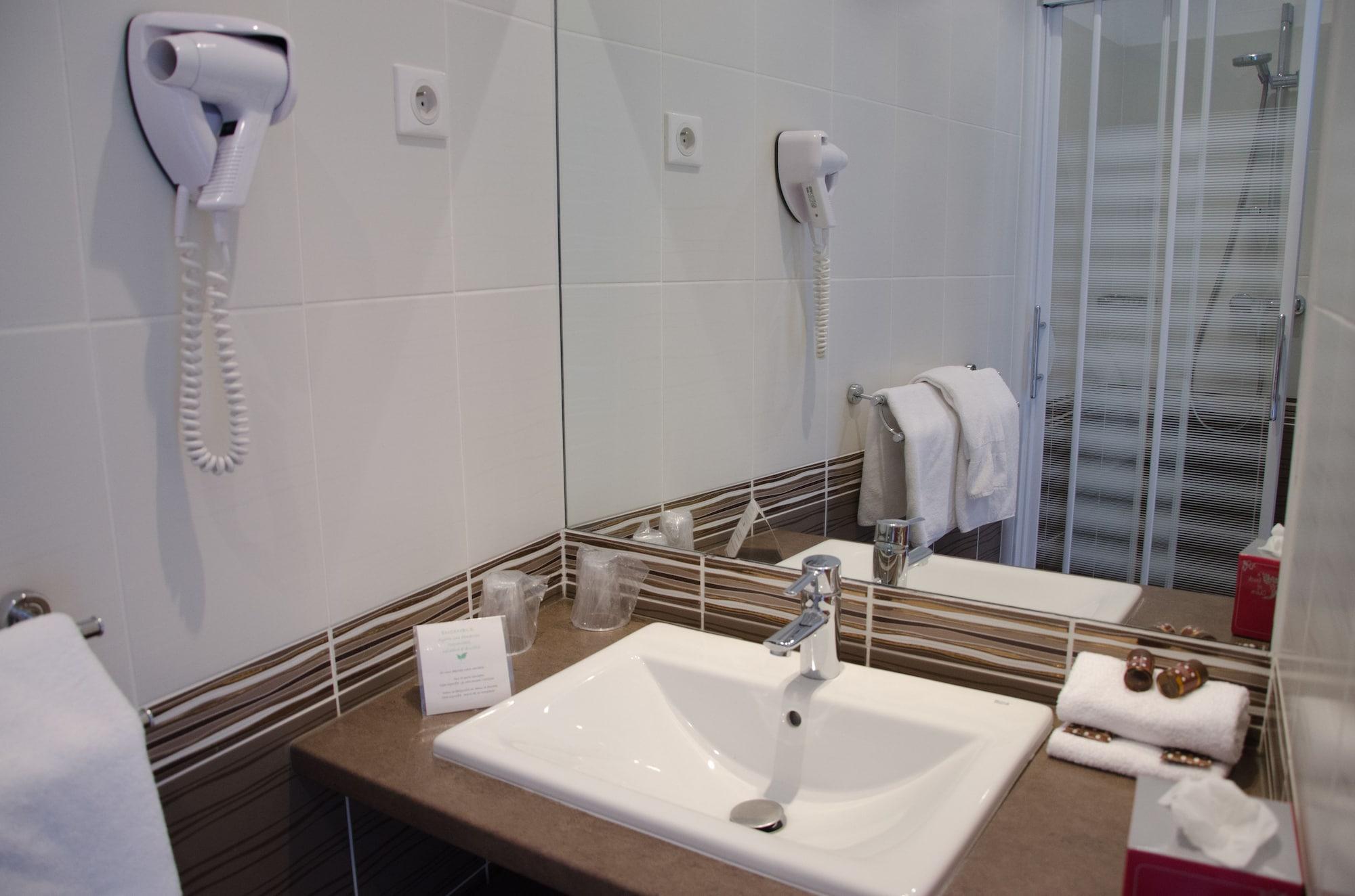 Brit Hotel Confort Le Revest Sainte-Maxime Kültér fotó