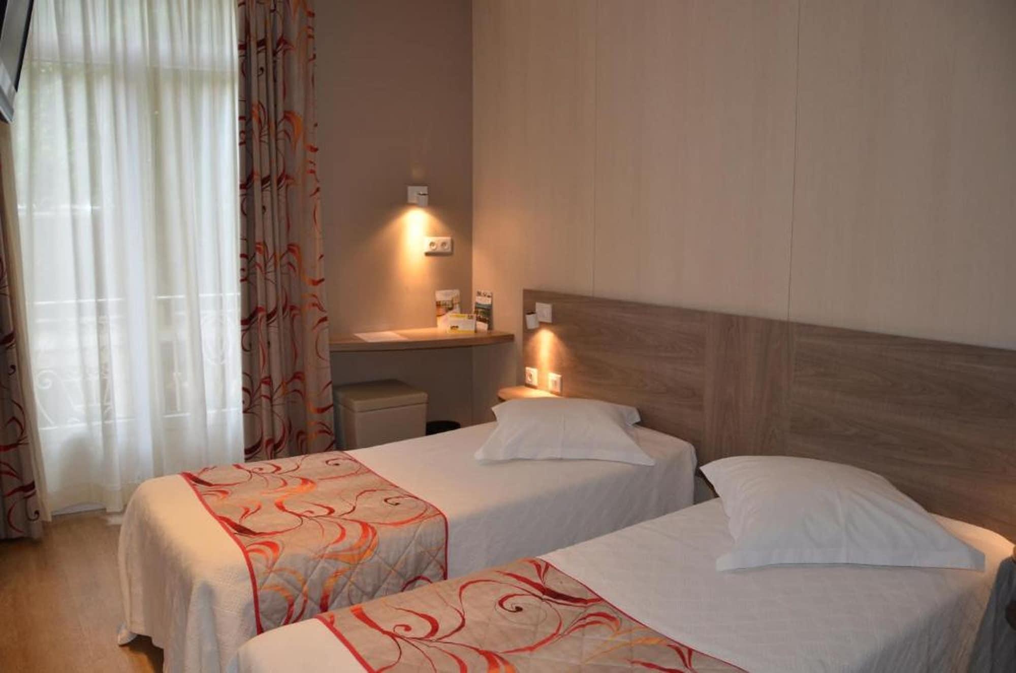 Brit Hotel Confort Le Revest Sainte-Maxime Kültér fotó