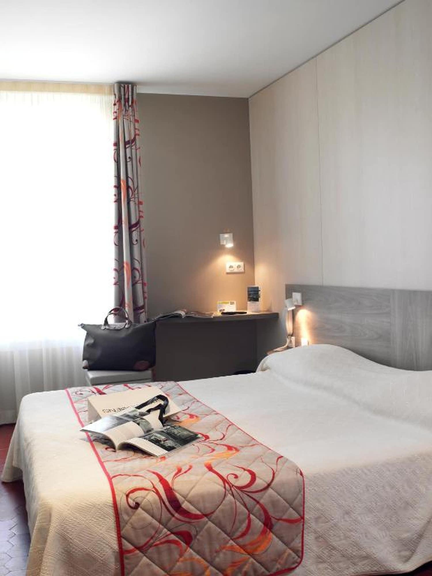 Brit Hotel Confort Le Revest Sainte-Maxime Kültér fotó