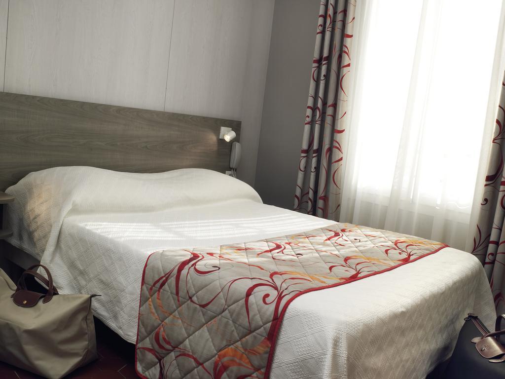 Brit Hotel Confort Le Revest Sainte-Maxime Kültér fotó