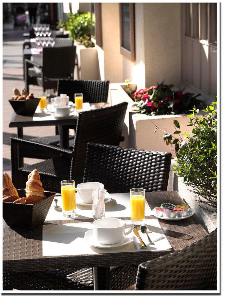 Brit Hotel Confort Le Revest Sainte-Maxime Kültér fotó